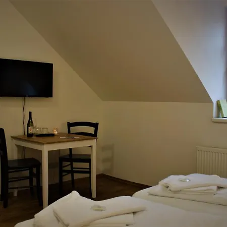 Penzion A Restaurace U řeky 3*